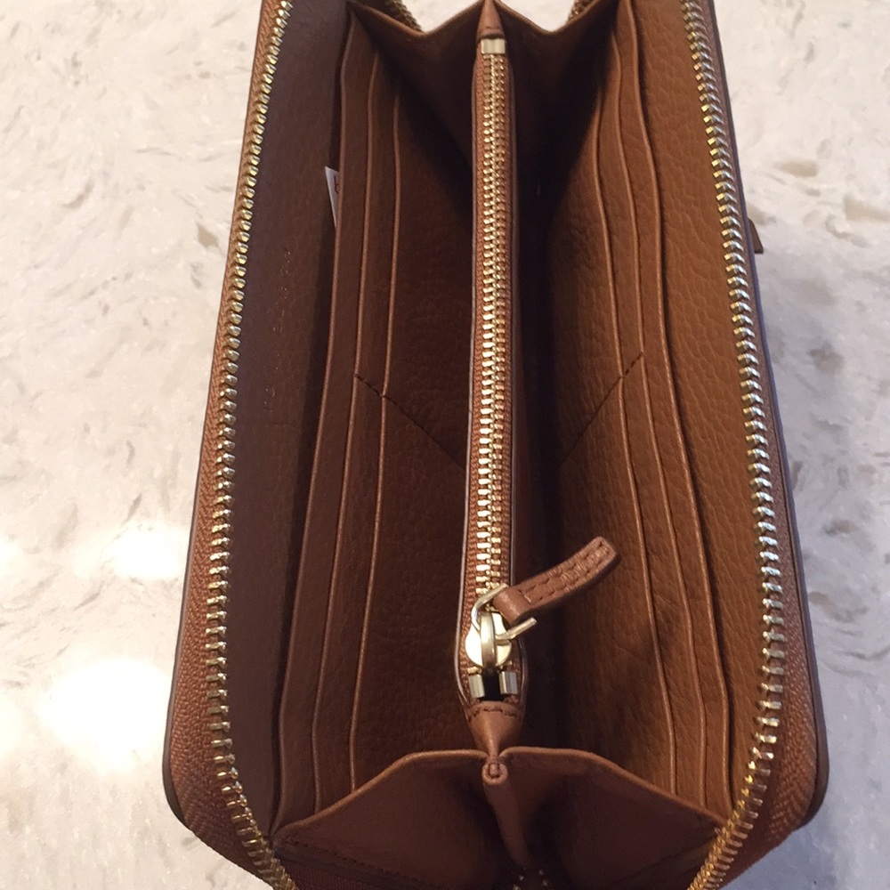 🆕Tory Burch Whipstitch Logo wallet in color BARK - Picture 7 of 8